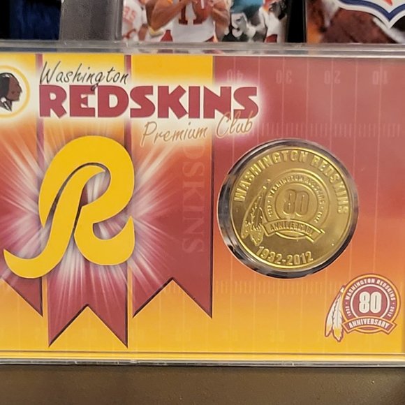 The Highland Mint Accents Redskins 8th Anniversary 80 Greatest Players Highland Mint Gold